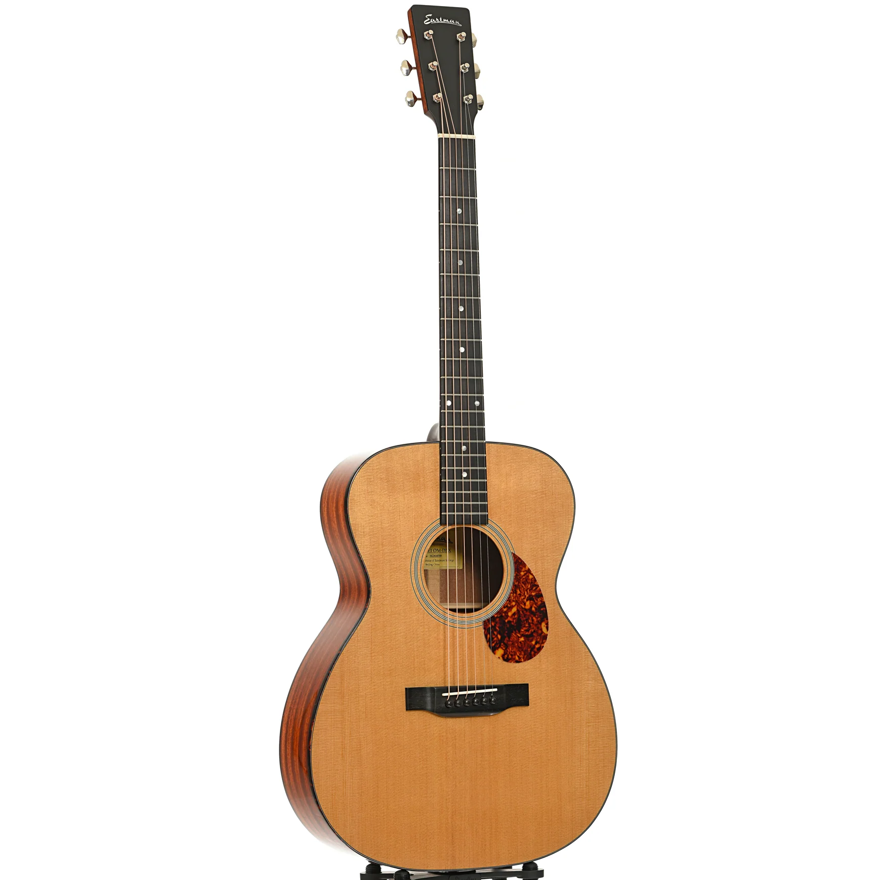 Eastman E1OM Deluxe Acoustic Guitar & Gigbag - Image 3