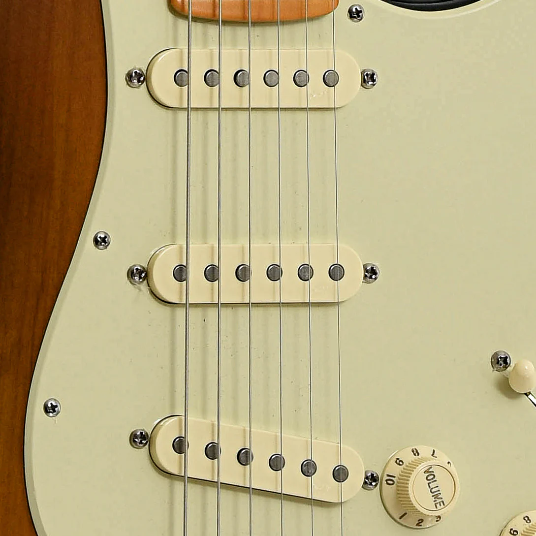 Fender American Deluxe Stratocaster (2003) - Image 6