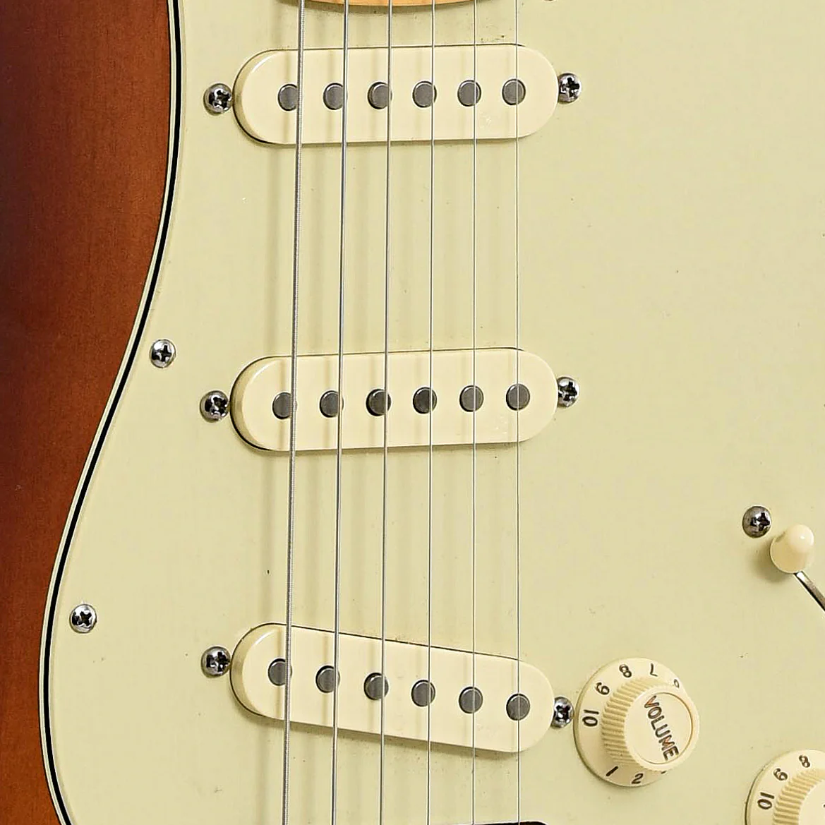 Fender American Deluxe Stratocaster Electric Guitar (2004) - Image 6