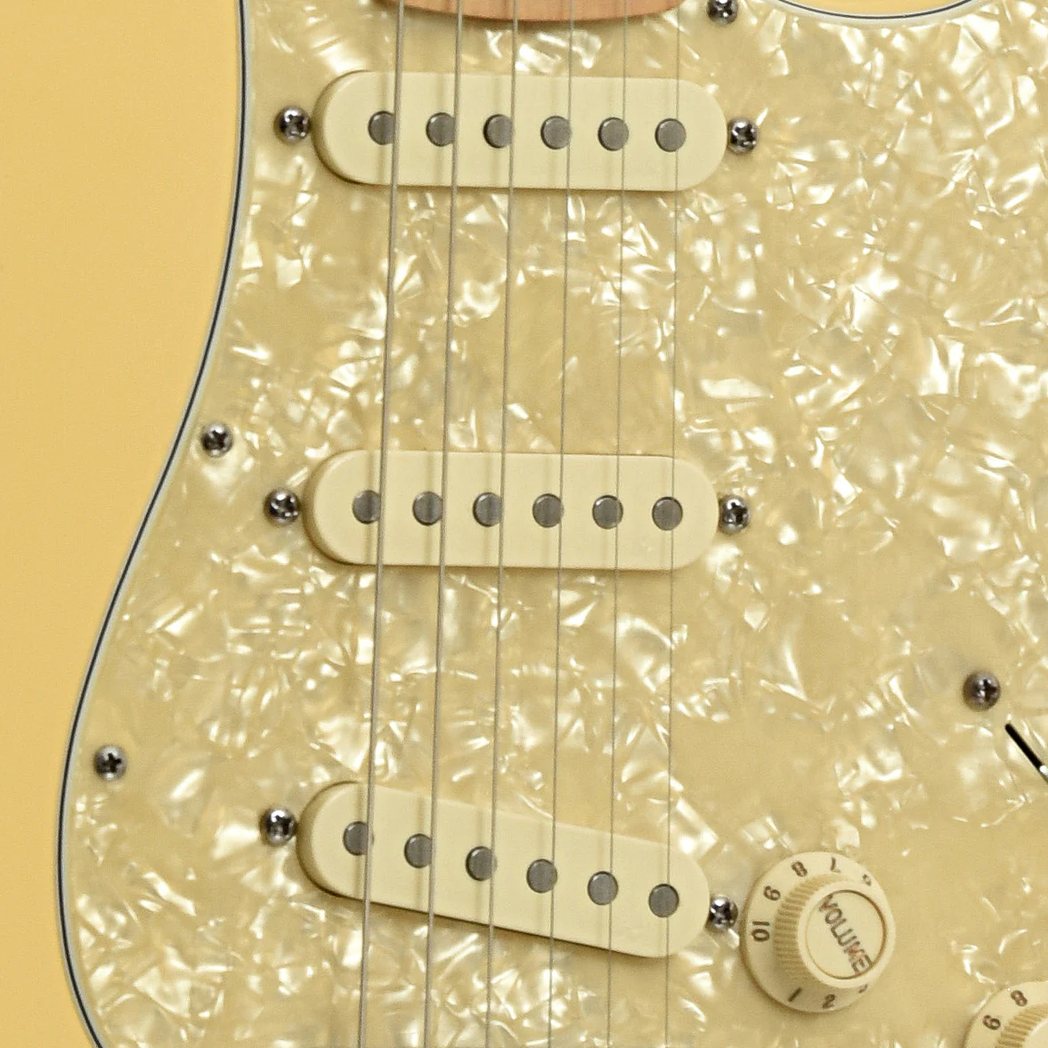 Fender American Deluxe Stratocaster Electric Guitar (2007) - Image 6