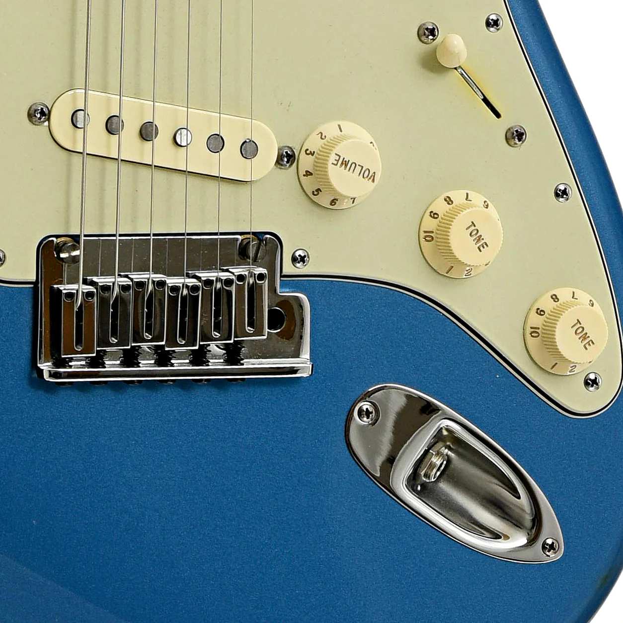 Fender Custom Shop Deluxe Stratocaster Electric Guitar (2009) - Image 5
