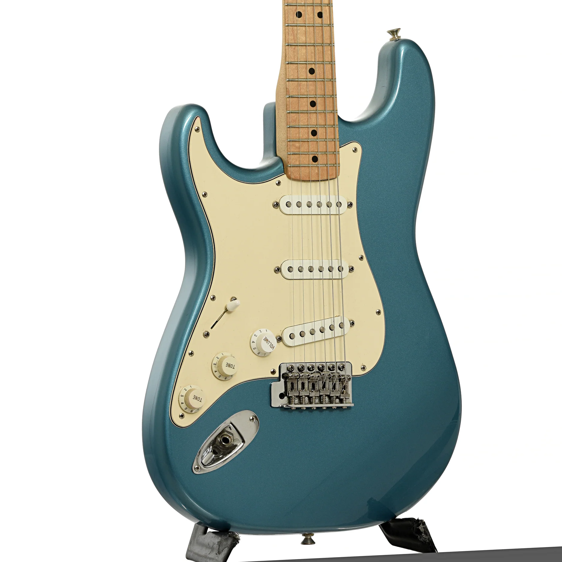 Fender Standard Stratocaster Electric Guitar LH (1997) - Image 4