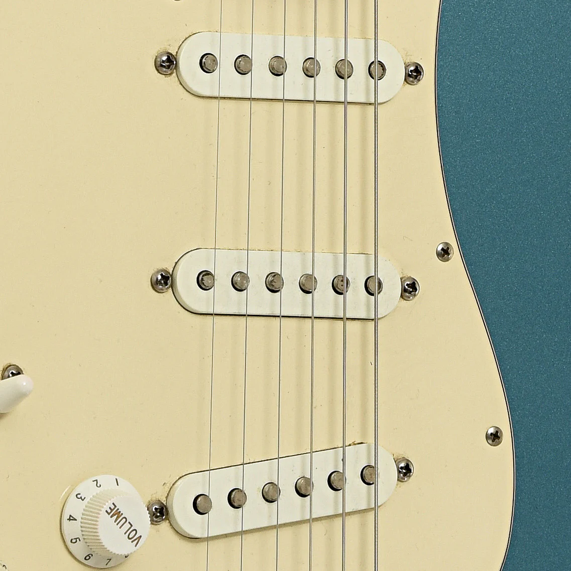 Fender Standard Stratocaster Electric Guitar LH (1997) - Image 6