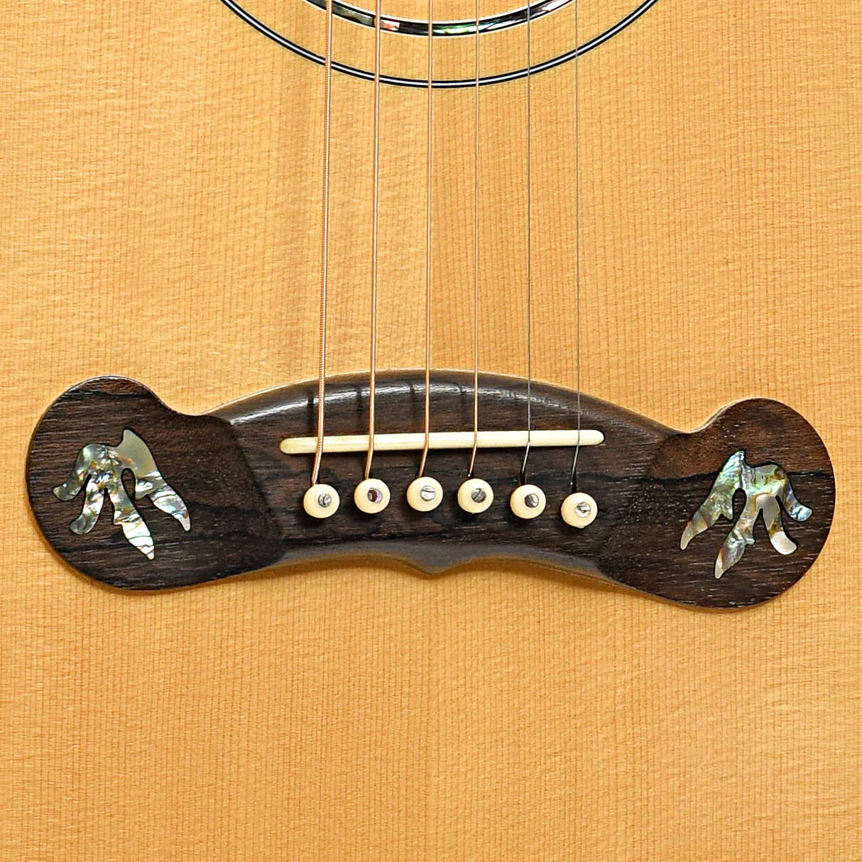 Gibson J-185 Custom Shop Acoustic Guitar (1996) - Image 5