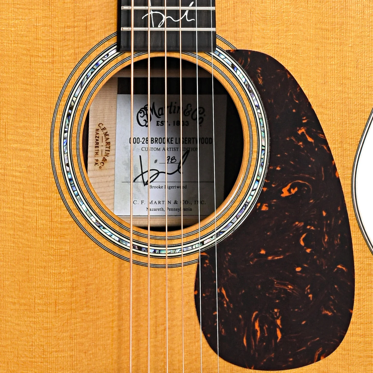 Martin 000-28 Brooke Ligertwood Signature Guitar & Case - Image 7