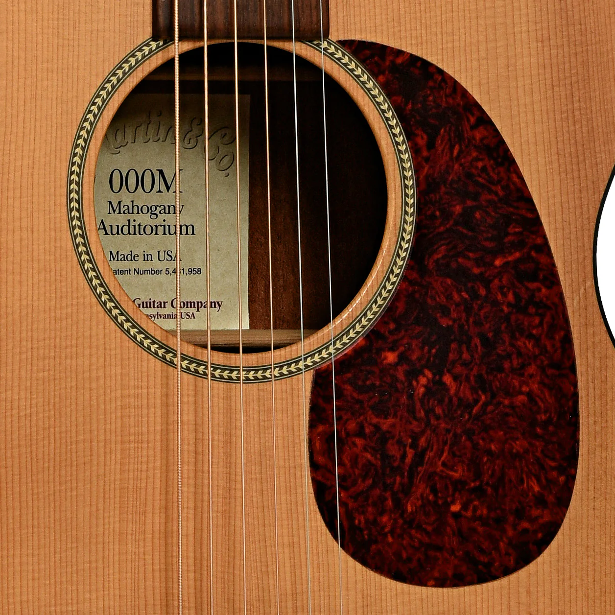 Martin 000M Acoustic Guitar (1998) - Image 6