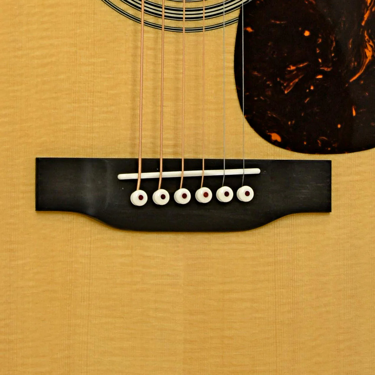 Martin HD-28E Guitar & Case, Baggs Pickup - Image 4