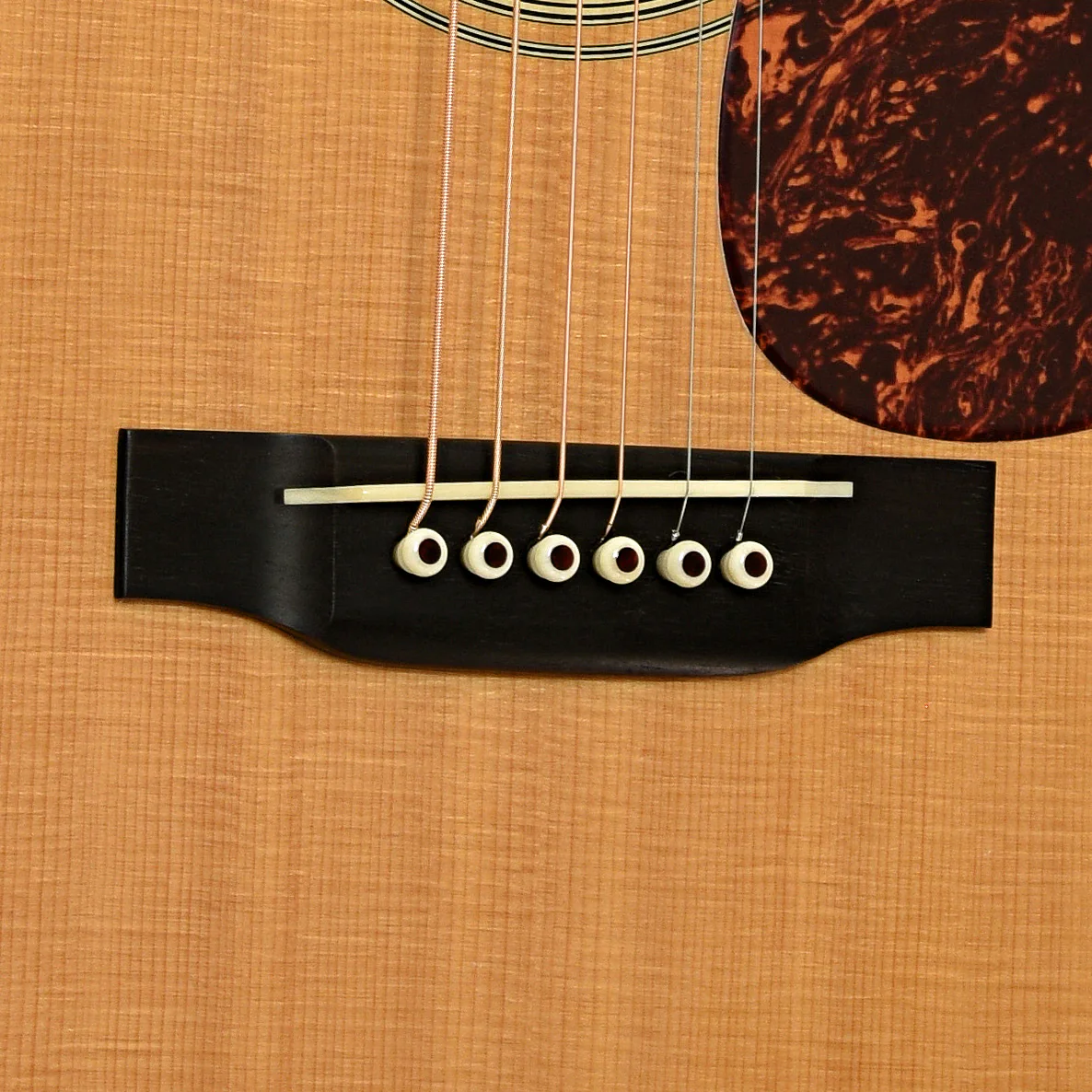 Martin HD-28LSV Acoustic Guitar (2002) - Image 5