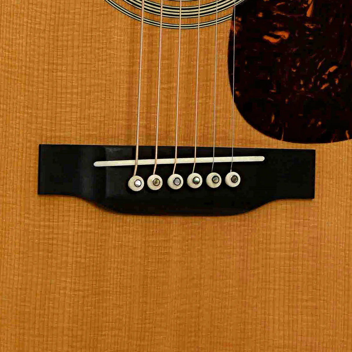 Martin HD-28V Acoustic Guitar (2018) - Image 5