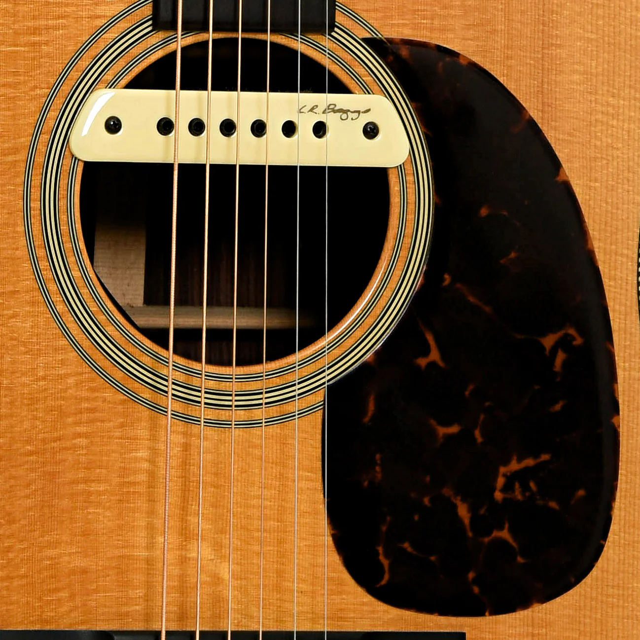 Martin HD-28V Acoustic Guitar (2010) - Image 6
