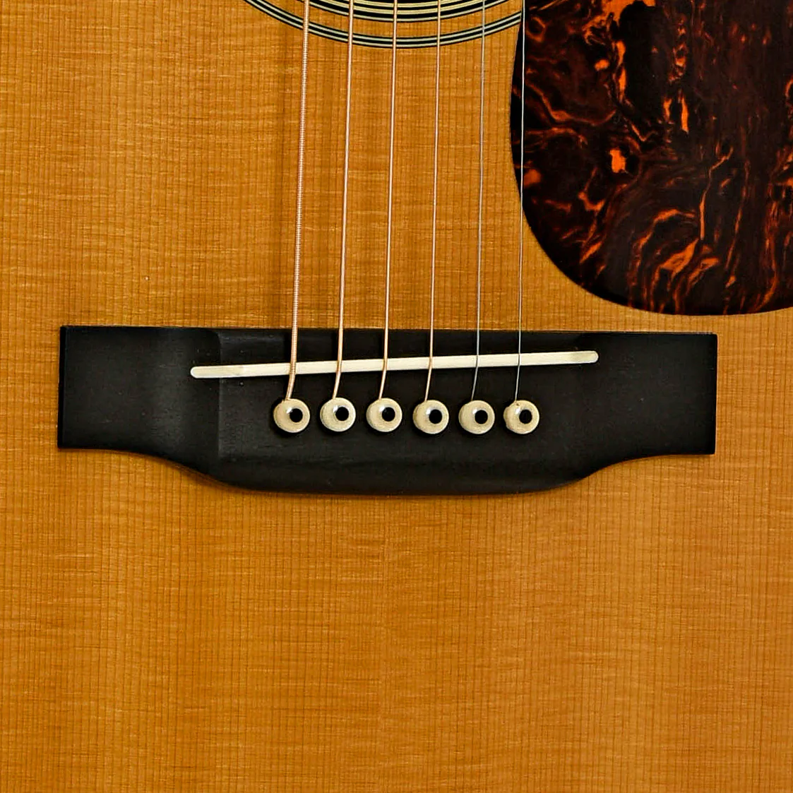 Martin HD-28V Acoustic Guitar (2014) - Image 5