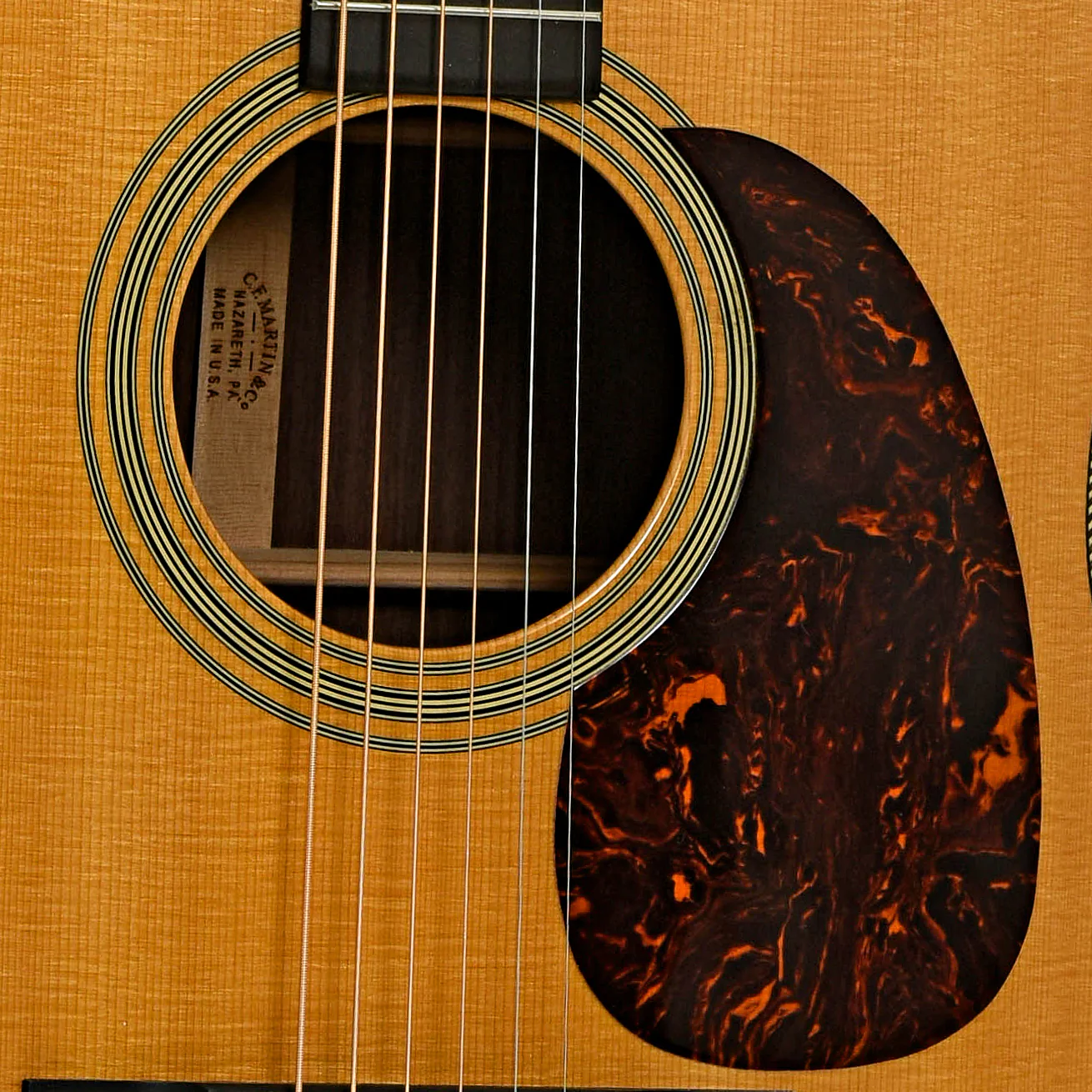 Martin HD-28V Acoustic Guitar (2014) - Image 6