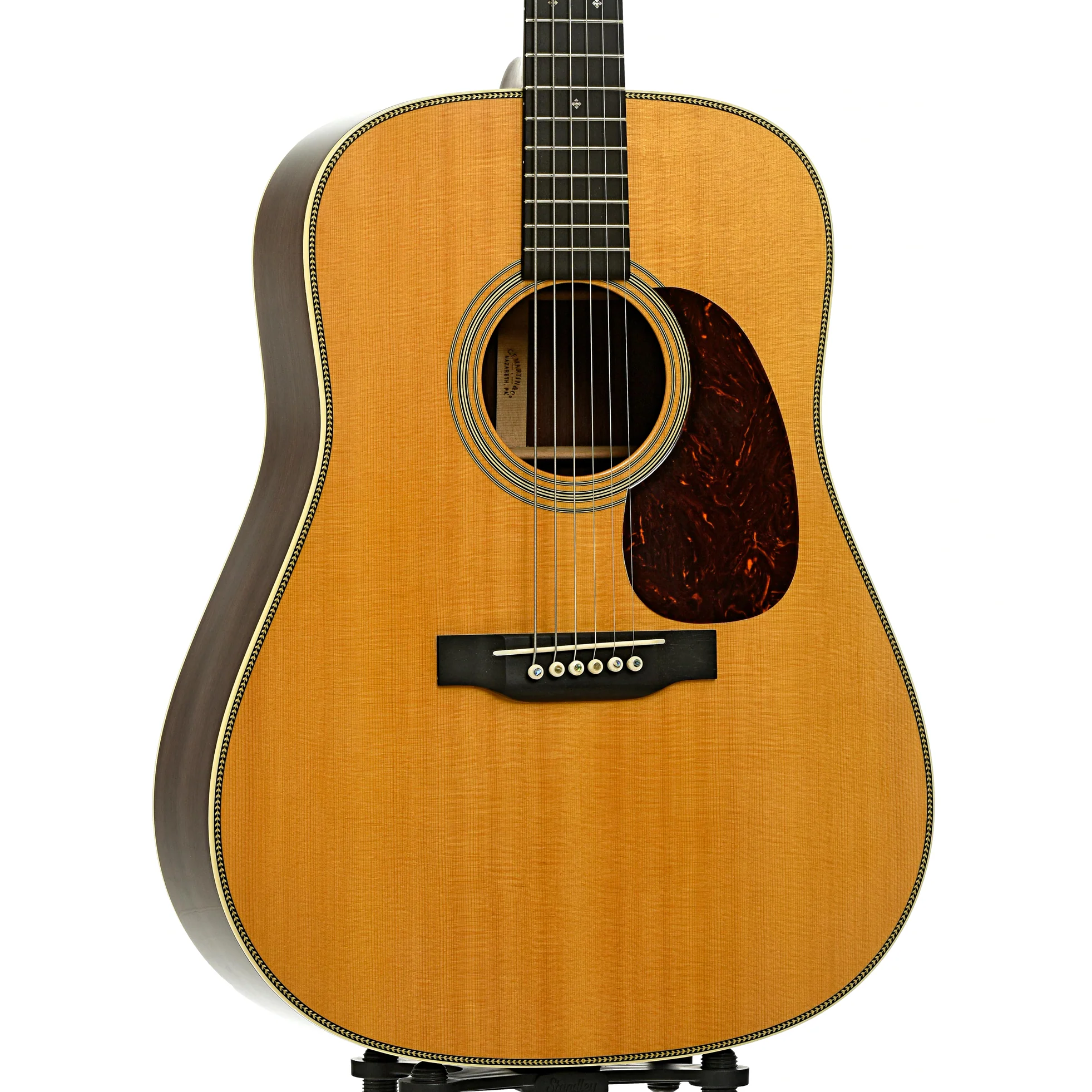 Martin HD-28V Acoustic Guitar (2017) - Image 4