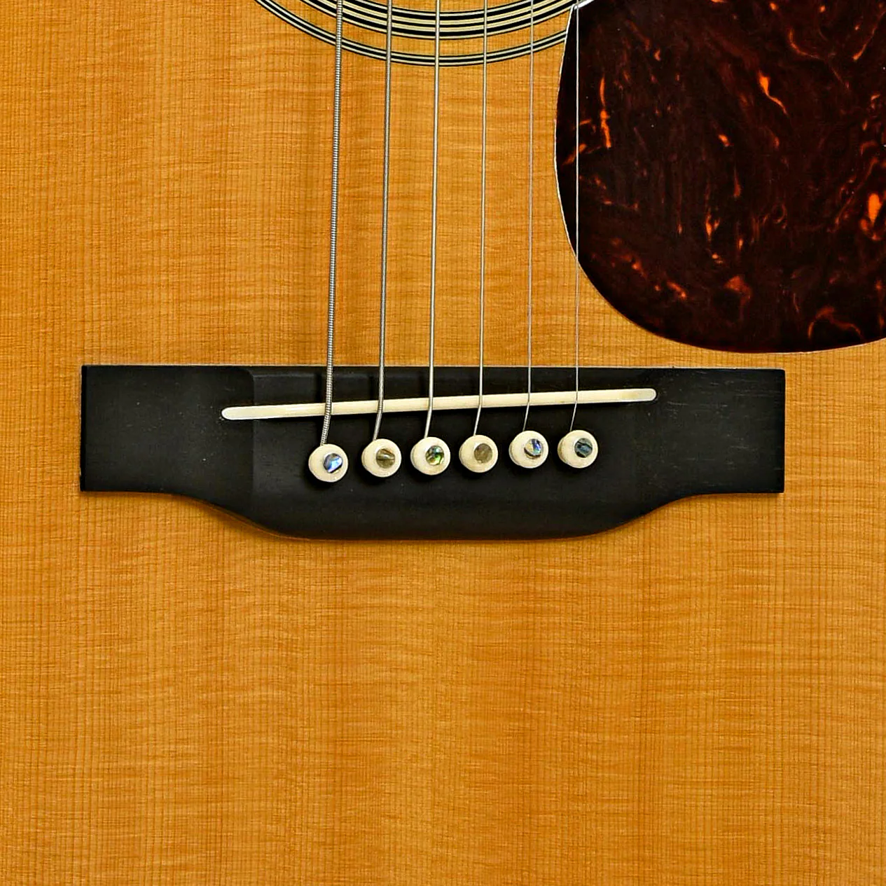 Martin HD-28V Acoustic Guitar (2017) - Image 5