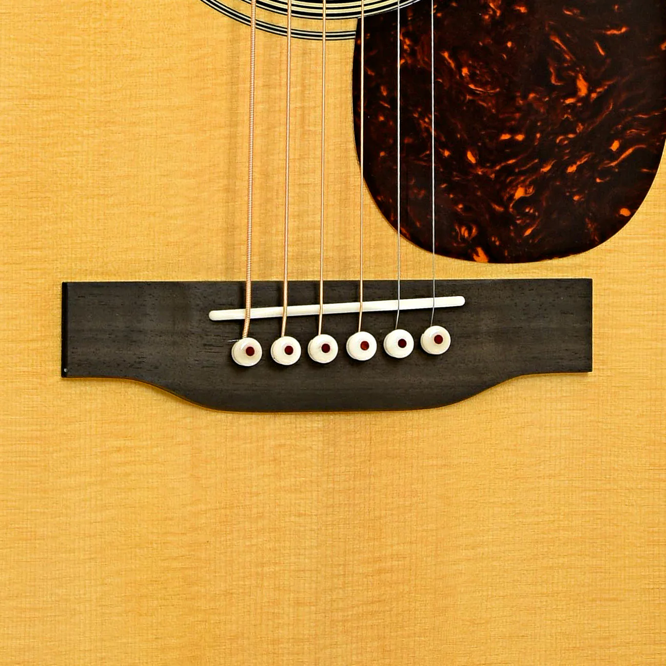 Martin OM-28E Guitar & Case, with LR Baggs Anthem Pickup - Image 5