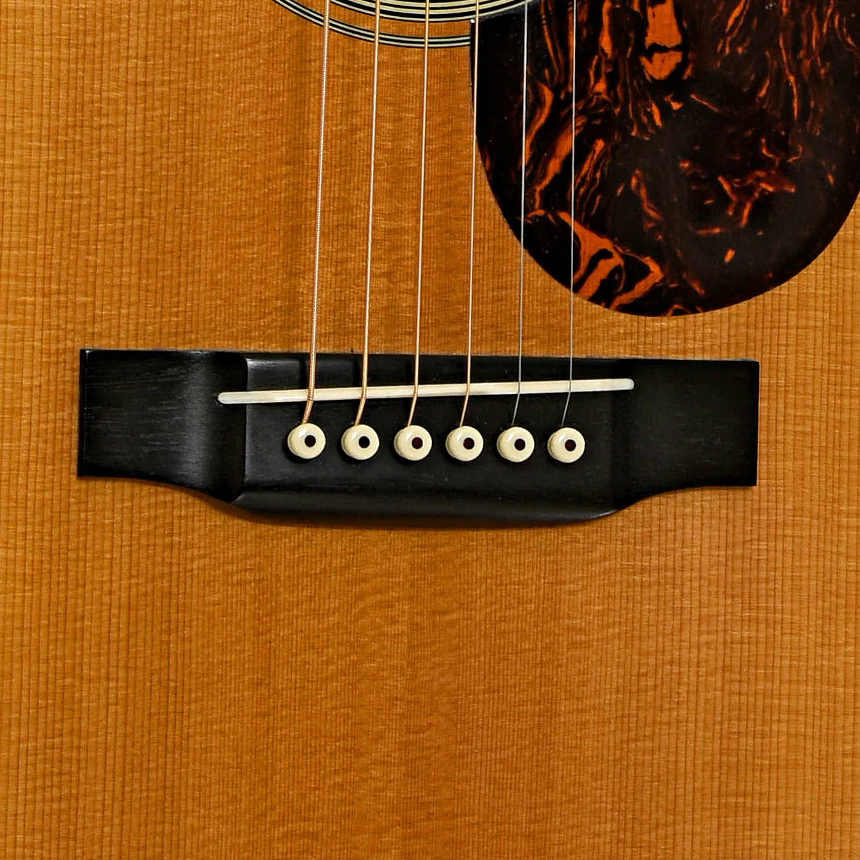 Martin OM-28V Acoustic Guitar (2012) - Image 5