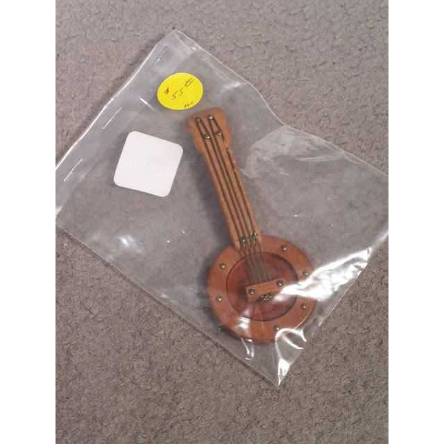 Wooden Banjo Pin (c.1940's) - Image 2