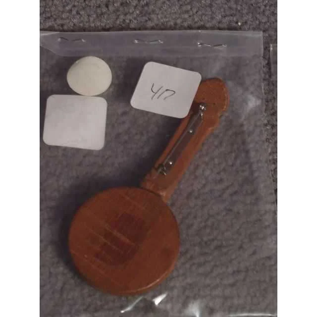 Wooden Banjo Pin (c.1940's) - Image 3